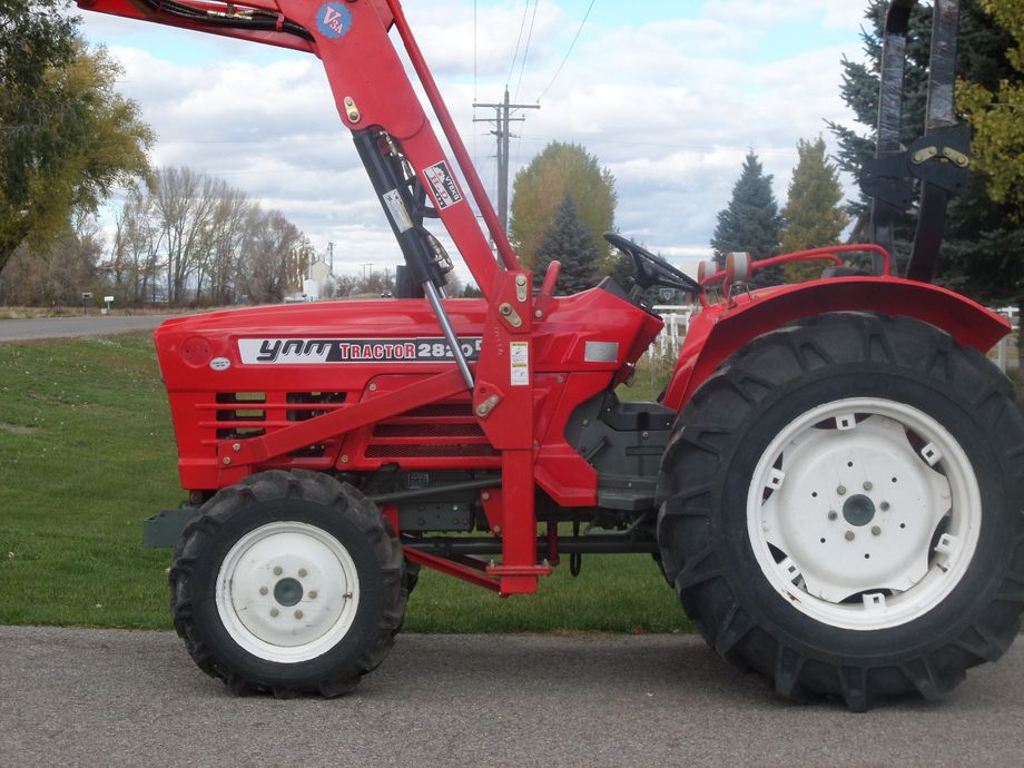$15400
2820-D 32 engine HP 
YNM model 2820-D 4x4 3 cylinder diesel tractor new loader
sold new in Japan then restored and we are a dealer- be in business over 10 Years
that a shuttle transmission with 3 forward and a reverse - shift on the fly
new auto leaving loader with quick attach bucket - call for specs
shift in 4x4- 5 gear ranges-new tires- ROPS is New- new Paint- three point hitch is Category #1 will work on all universal Cat 1 implements -
has Power Steering - parts available used and new out of Texas and Las Vegas
208-390-2774 biglittletractor@gmail.com